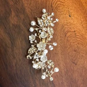 Bridal barrette with crystals and pearls.